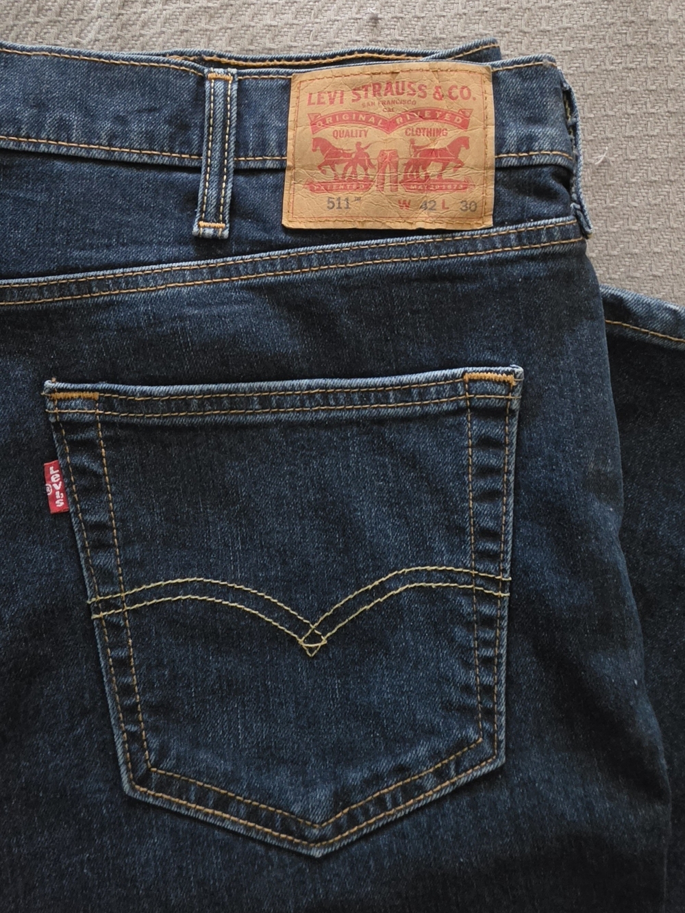 Levi's 511 Dark Blue Slim Straight Men's Jeans with Contrast Stitching 42x30